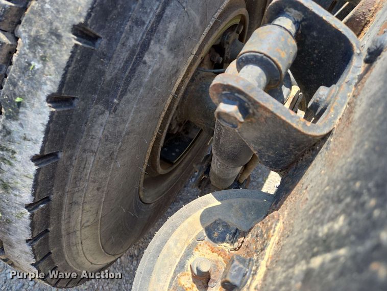 image for item EJ7534 2007 International 8600 semi truck