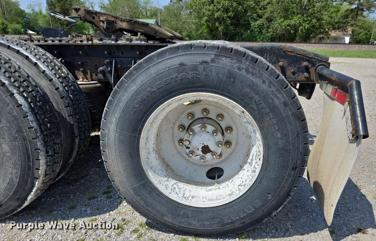 image for item EJ7534 2007 International 8600 semi truck