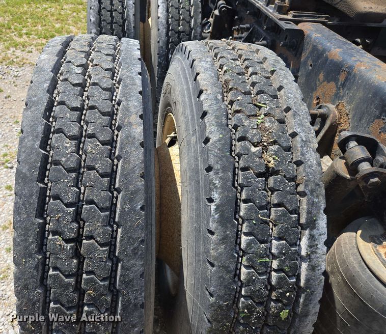 image for item EJ7534 2007 International 8600 semi truck