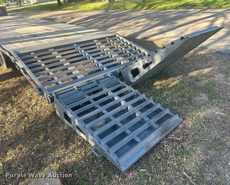 image for item EJ8648 2023 Diamond C SDX216 drop deck equipment trailer