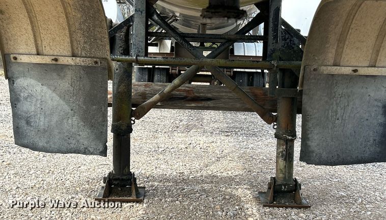 image for item EK2791 1992 Etnyre LWR tank trailer