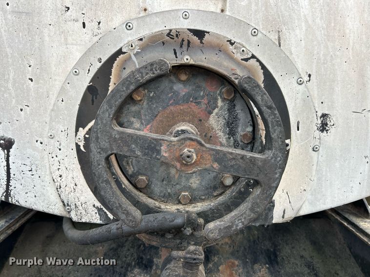 image for item EK2791 1992 Etnyre LWR tank trailer