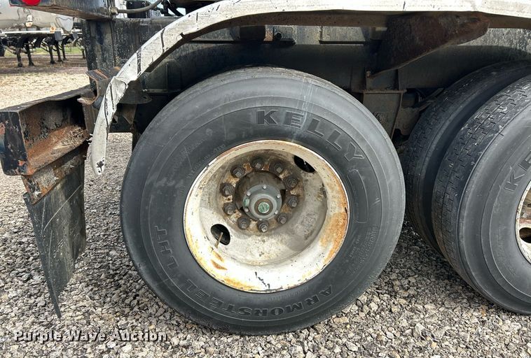 image for item EK2791 1992 Etnyre LWR tank trailer