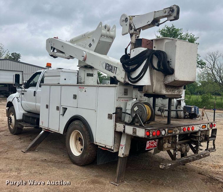 image for item EL2045 2009 Ford F750 bucket truck