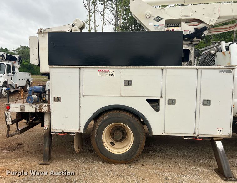 image for item EL2045 2009 Ford F750 bucket truck
