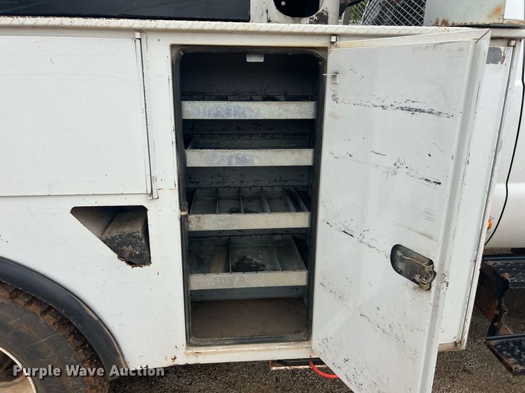 image for item EL2045 2009 Ford F750 bucket truck