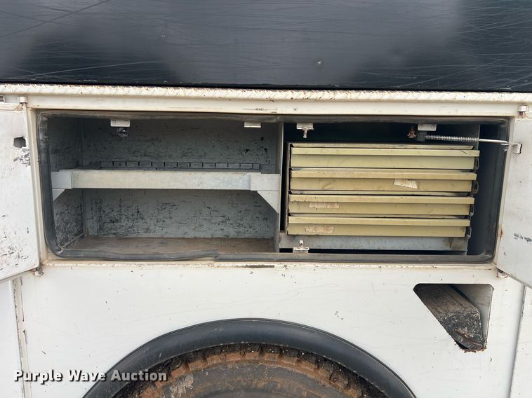 image for item EL2045 2009 Ford F750 bucket truck