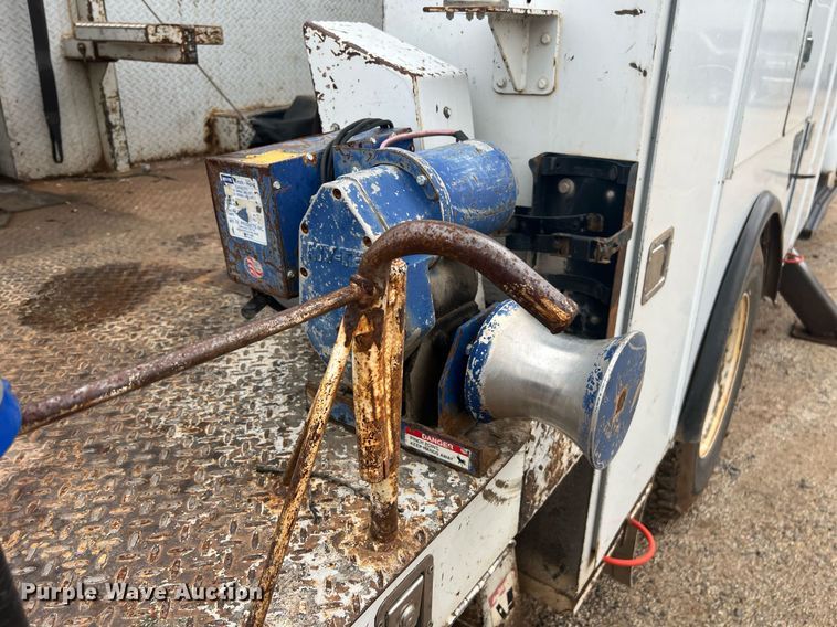 image for item EL2045 2009 Ford F750 bucket truck