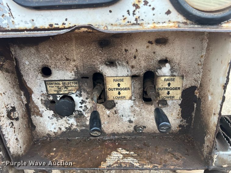 image for item EL2045 2009 Ford F750 bucket truck