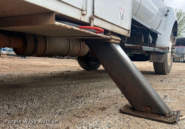 image for item EL2045 2009 Ford F750 bucket truck