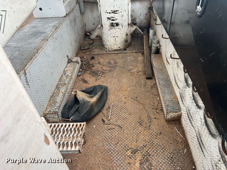 image for item EL2045 2009 Ford F750 bucket truck