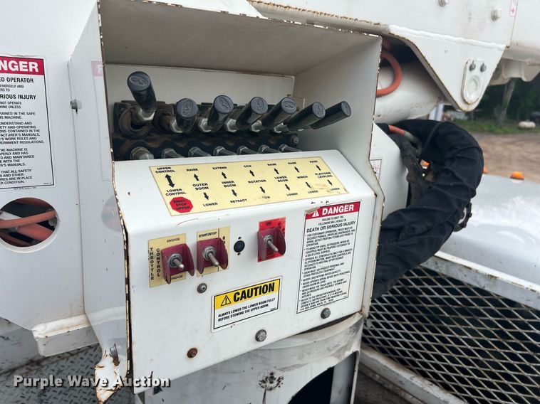 image for item EL2045 2009 Ford F750 bucket truck