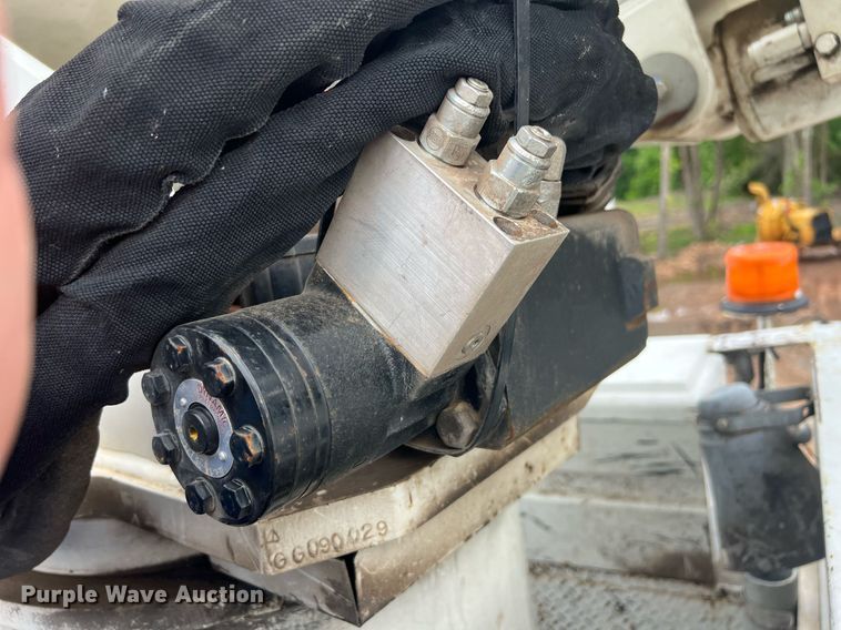 image for item EL2045 2009 Ford F750 bucket truck