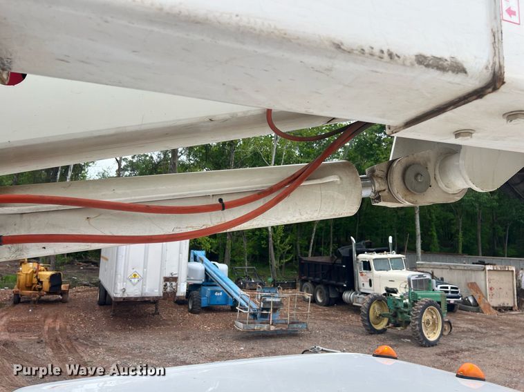 image for item EL2045 2009 Ford F750 bucket truck