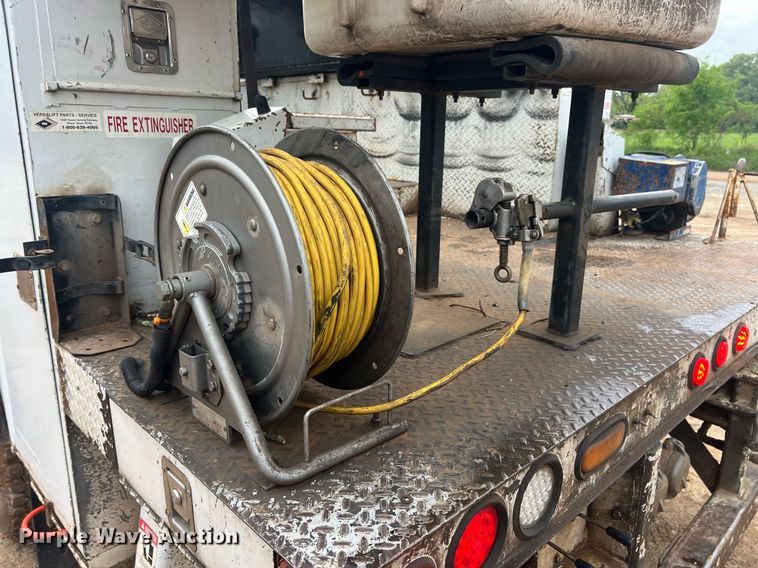 image for item EL2045 2009 Ford F750 bucket truck