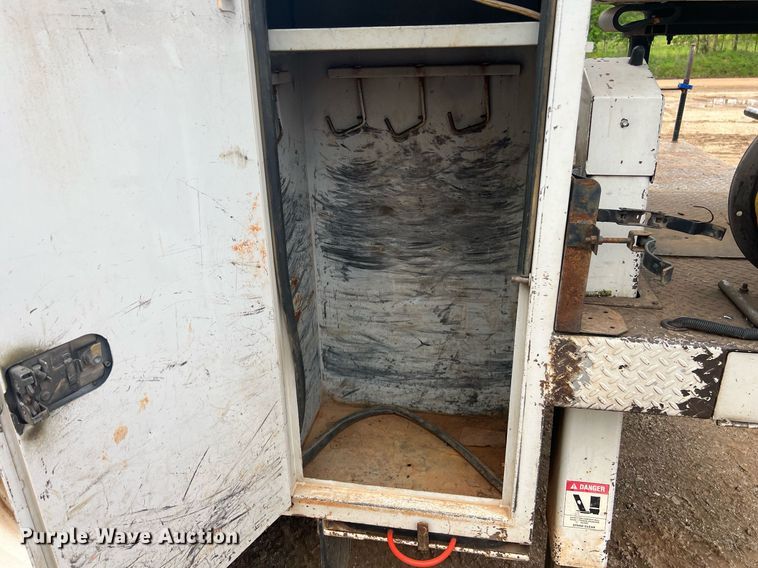 image for item EL2045 2009 Ford F750 bucket truck