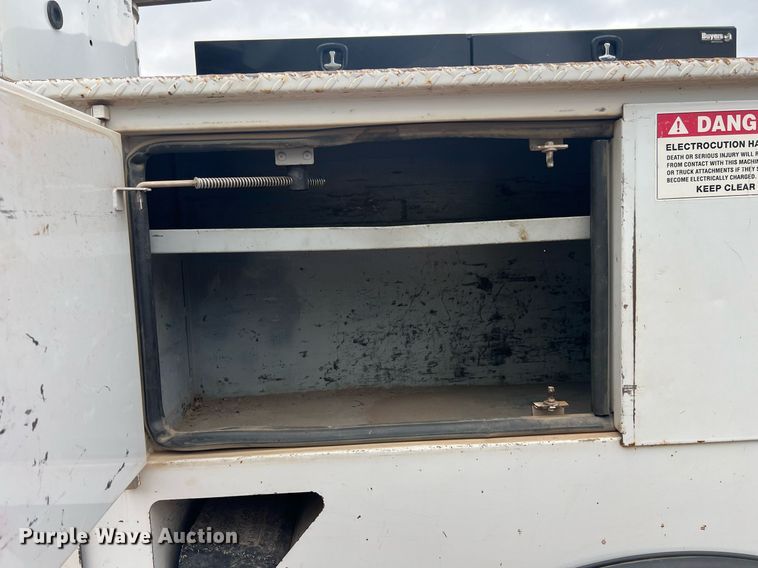 image for item EL2045 2009 Ford F750 bucket truck