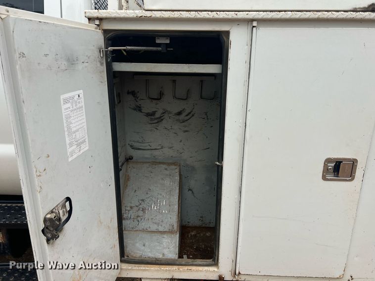 image for item EL2045 2009 Ford F750 bucket truck