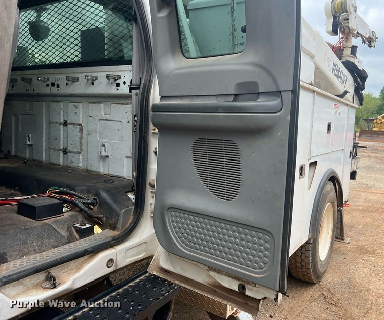 image for item EL2045 2009 Ford F750 bucket truck