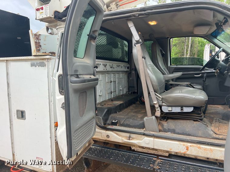 image for item EL2045 2009 Ford F750 bucket truck