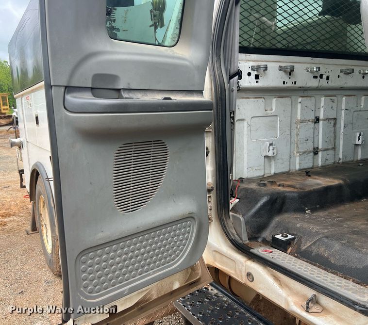 image for item EL2045 2009 Ford F750 bucket truck