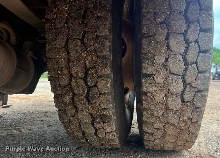 image for item EL2045 2009 Ford F750 bucket truck