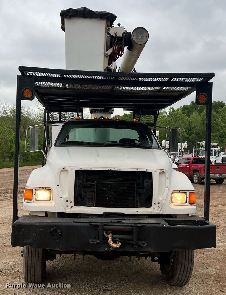 image for item EL2047 2006 Ford F750 forestry bucket truck