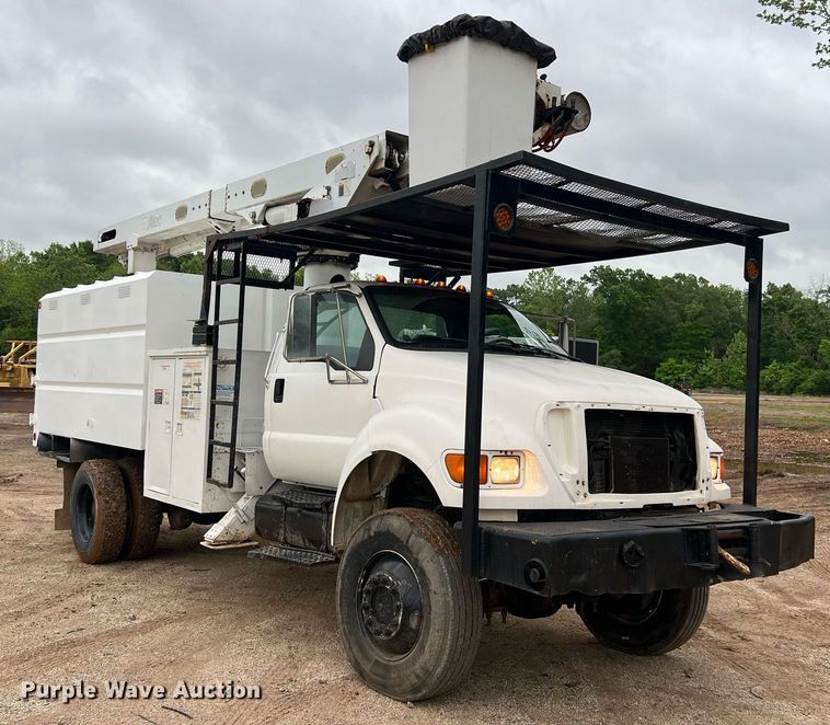 image for item EL2047 2006 Ford F750 forestry bucket truck