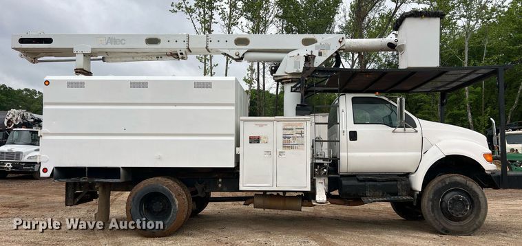 image for item EL2047 2006 Ford F750 forestry bucket truck