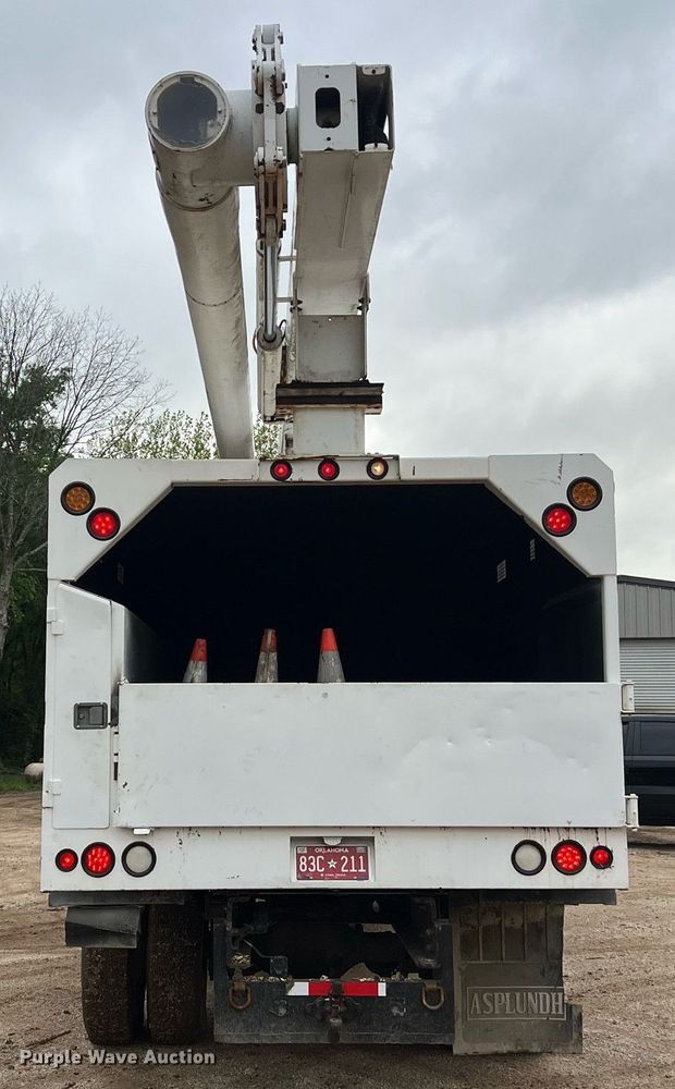 image for item EL2047 2006 Ford F750 forestry bucket truck