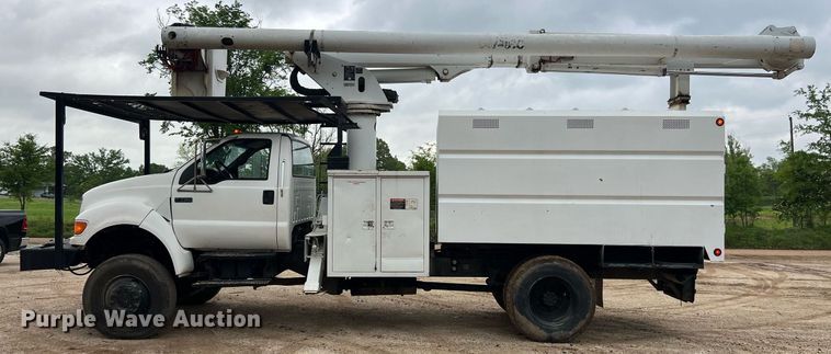 image for item EL2047 2006 Ford F750 forestry bucket truck