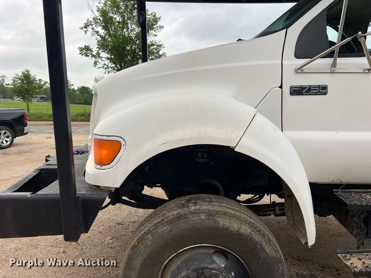 image for item EL2047 2006 Ford F750 forestry bucket truck