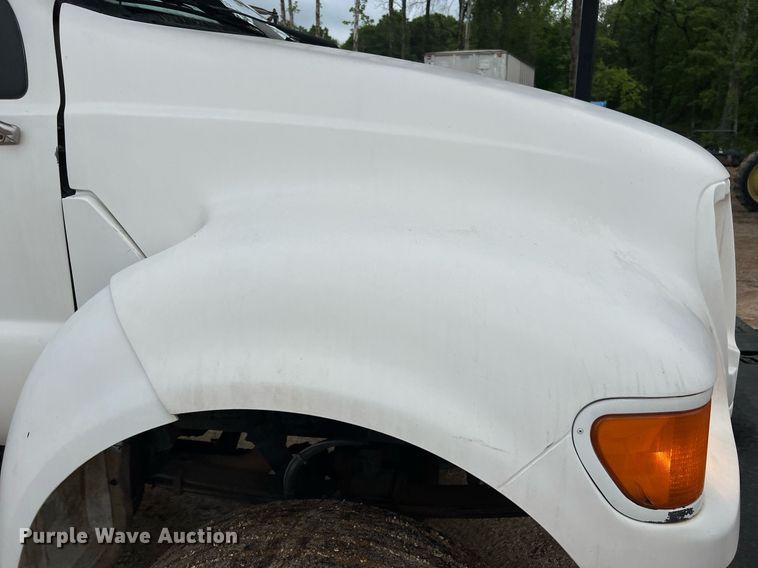 image for item EL2047 2006 Ford F750 forestry bucket truck