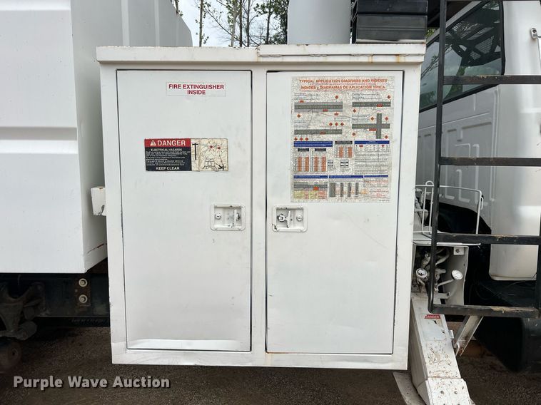 image for item EL2047 2006 Ford F750 forestry bucket truck