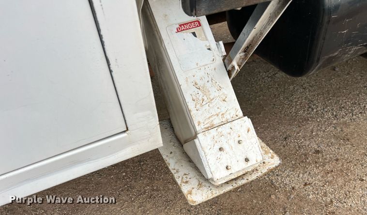 image for item EL2047 2006 Ford F750 forestry bucket truck