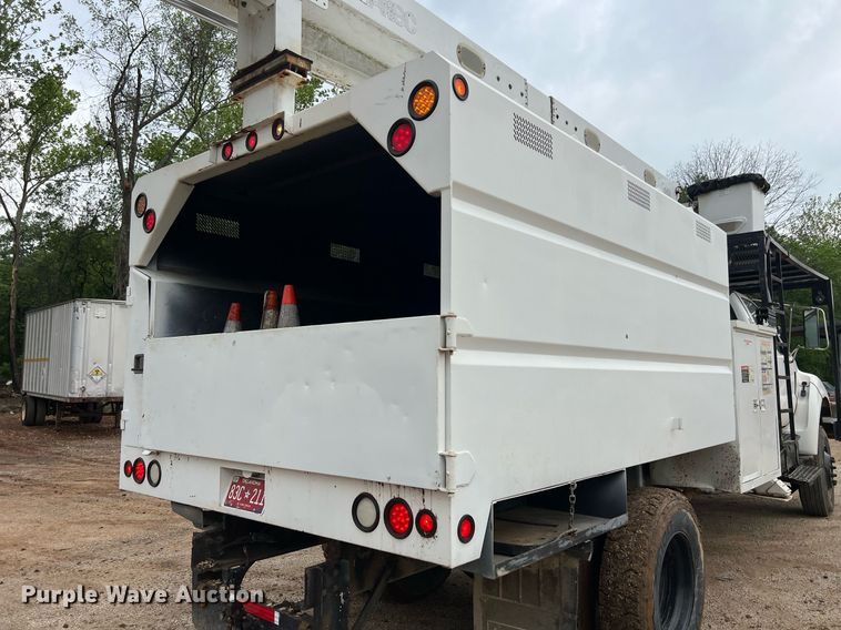 image for item EL2047 2006 Ford F750 forestry bucket truck