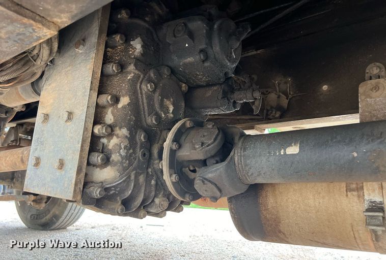 image for item EL2047 2006 Ford F750 forestry bucket truck