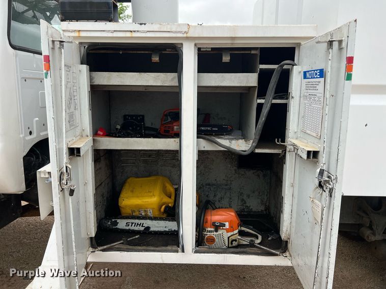 image for item EL2047 2006 Ford F750 forestry bucket truck