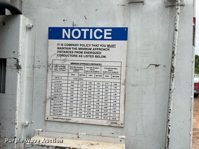 image for item EL2047 2006 Ford F750 forestry bucket truck