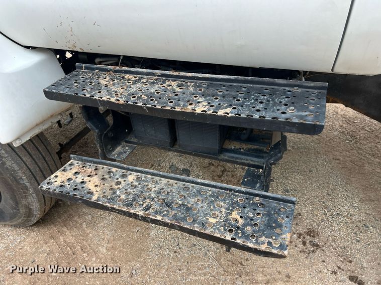 image for item EL2047 2006 Ford F750 forestry bucket truck