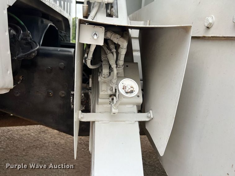 image for item EL2047 2006 Ford F750 forestry bucket truck