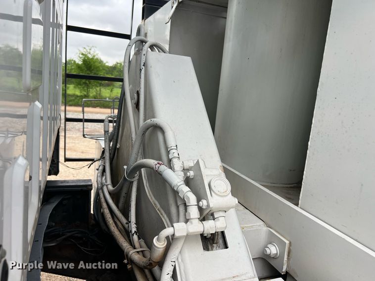 image for item EL2047 2006 Ford F750 forestry bucket truck