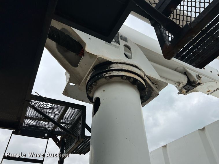 image for item EL2047 2006 Ford F750 forestry bucket truck