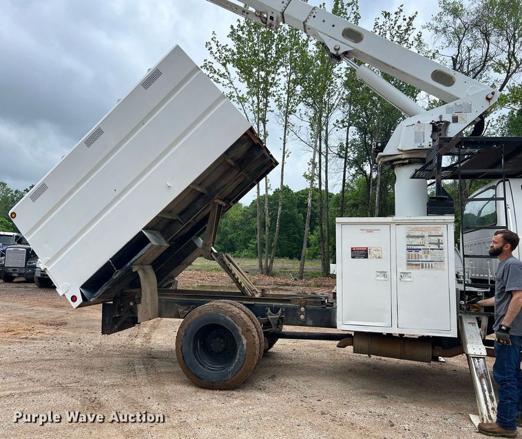 image for item EL2047 2006 Ford F750 forestry bucket truck