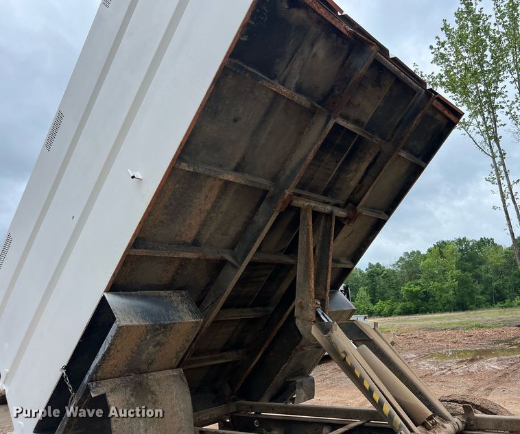 image for item EL2047 2006 Ford F750 forestry bucket truck