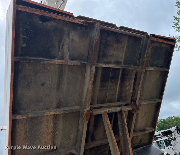 image for item EL2047 2006 Ford F750 forestry bucket truck