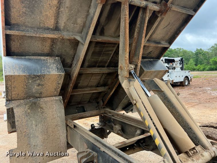 image for item EL2047 2006 Ford F750 forestry bucket truck