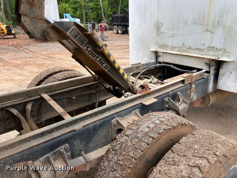 image for item EL2047 2006 Ford F750 forestry bucket truck