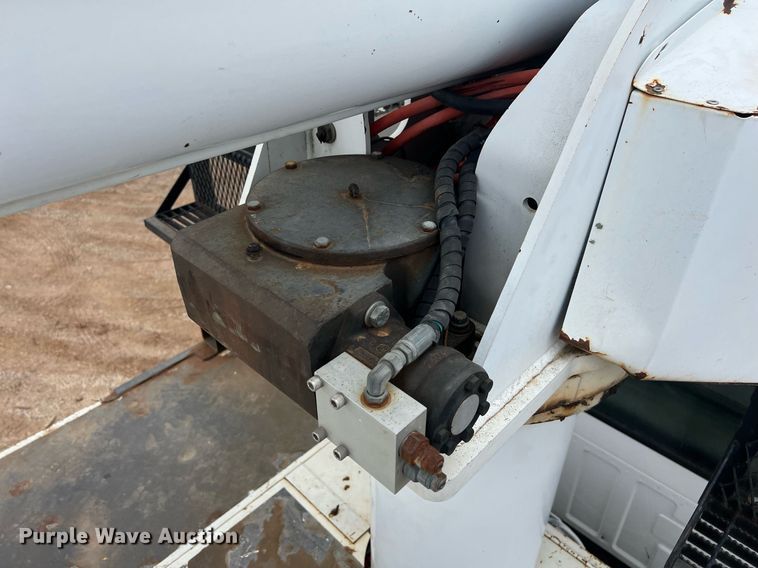 image for item EL2047 2006 Ford F750 forestry bucket truck