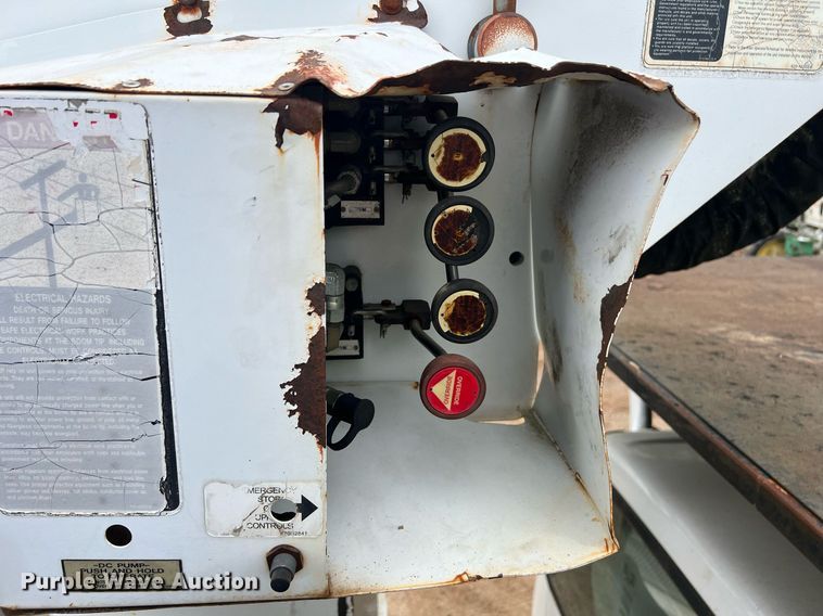 image for item EL2047 2006 Ford F750 forestry bucket truck